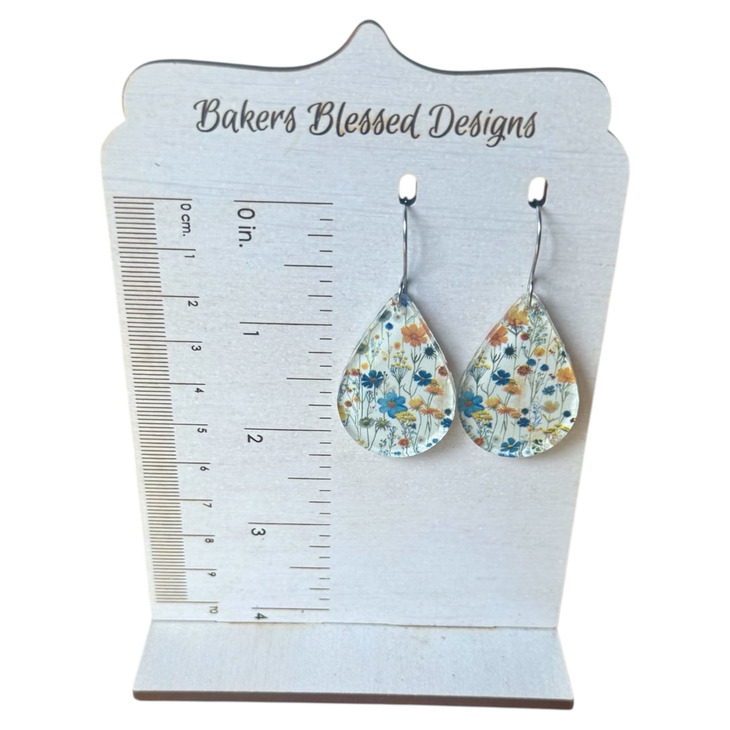 Wildflower Teardrop Acrylic Earrings – Lightweight Floral Dangle Earrings